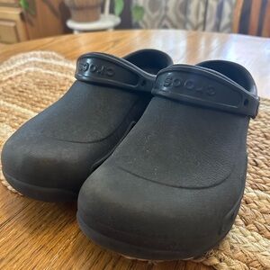 Crocs Bistro clogs, slip-resistant work shoe food service hospitality healthcare